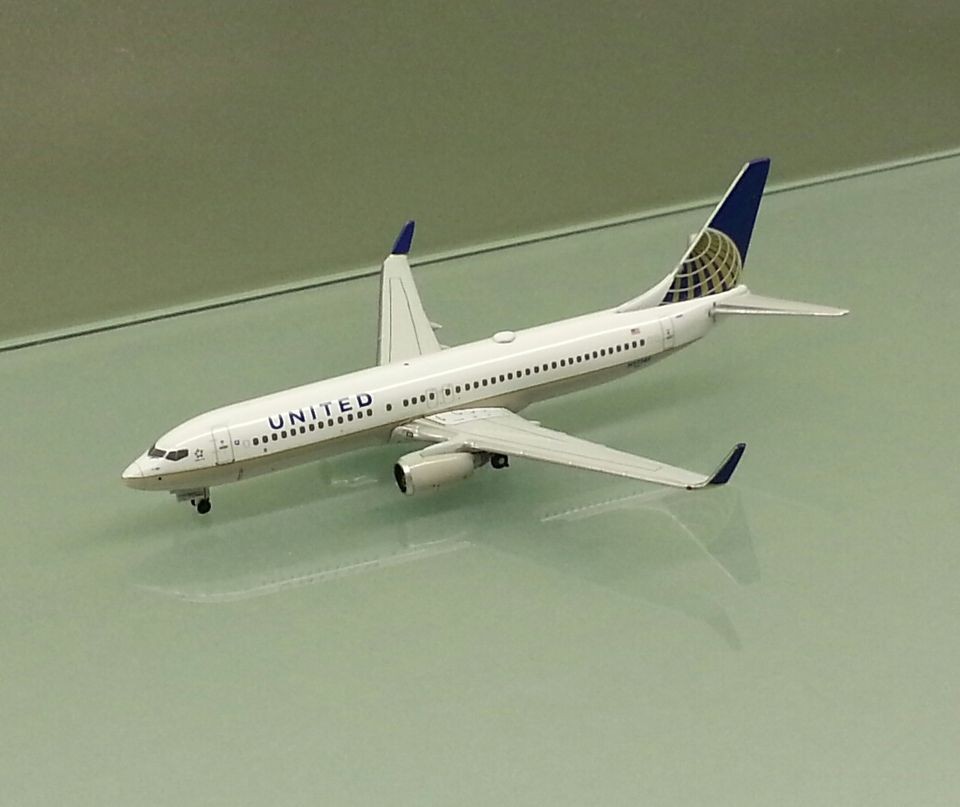 Gemini Jets 1/400 United Airlines Boeing 737 800 Winglets merged w 