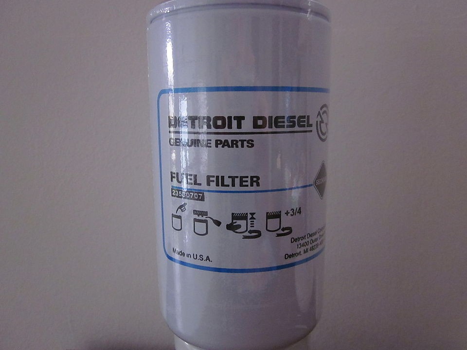 detroit diesel fuel filter in Car & Truck Parts