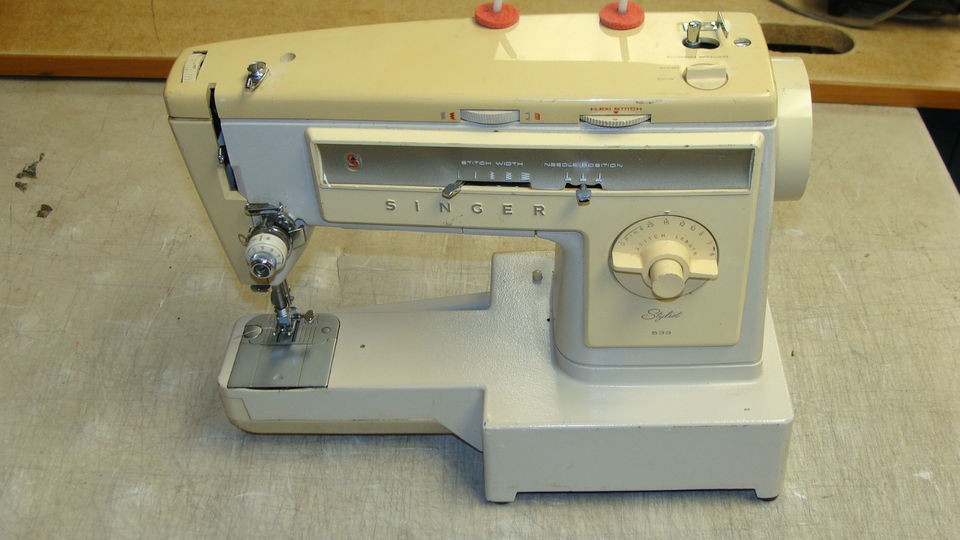 Vintage Singer Stylist 533 Electric Sewing Machine 15 Wide Untested