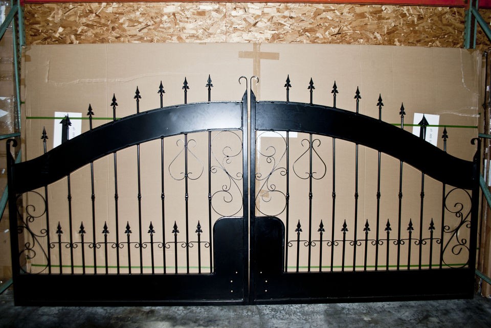 IRON DUAL SWING GATE 2011 STYLE VENICE DRIVEWAY GATES 12