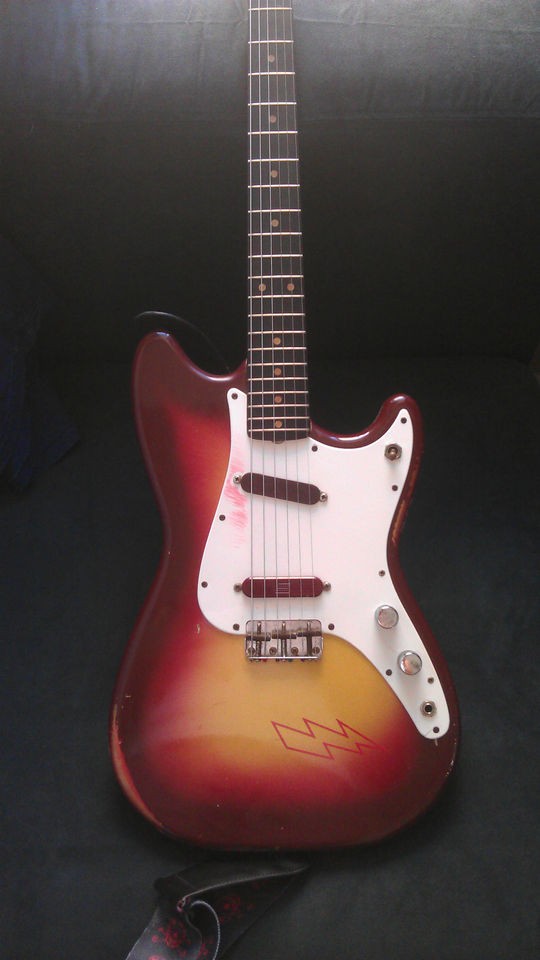 1962 Fender Duo Sonic Electric Guitar (similar to Mustang) Sunburst