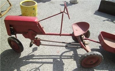 ANTIQUE INLAND TRACTALL CHAIN DRIVEN PEDAL TRACTOR CAR RED w/ WAGON 