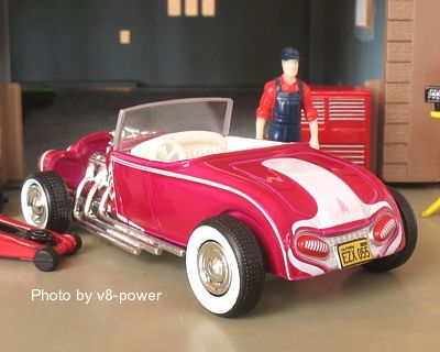 George Barris THE EMPEROR Custom Roadster, WW RRs, 164 Diecast