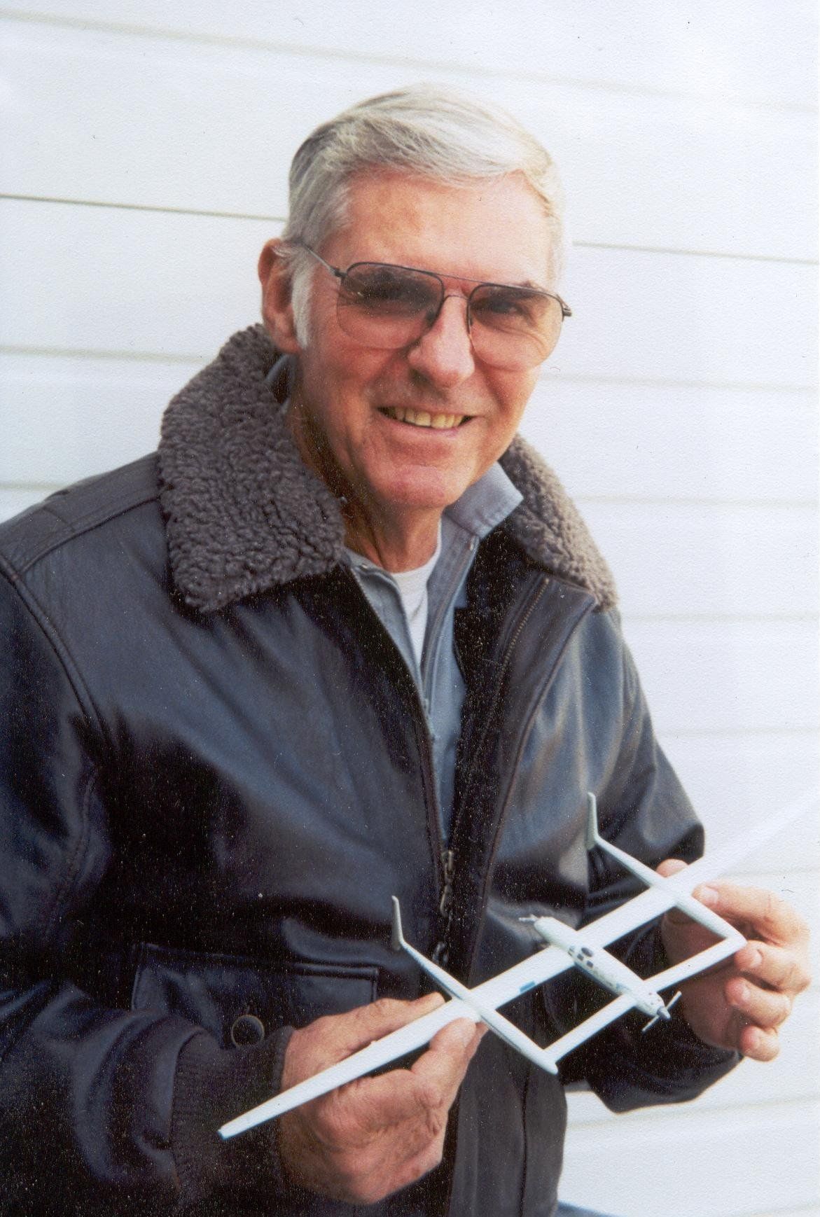 Voyager Airplane Aviation Autograph Pilot Jeana Yeager Dick Burt Rutan 
