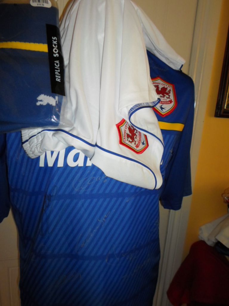 2012 2013 Squad Signed Cardiff City Away Football Shirt BNWT Kit