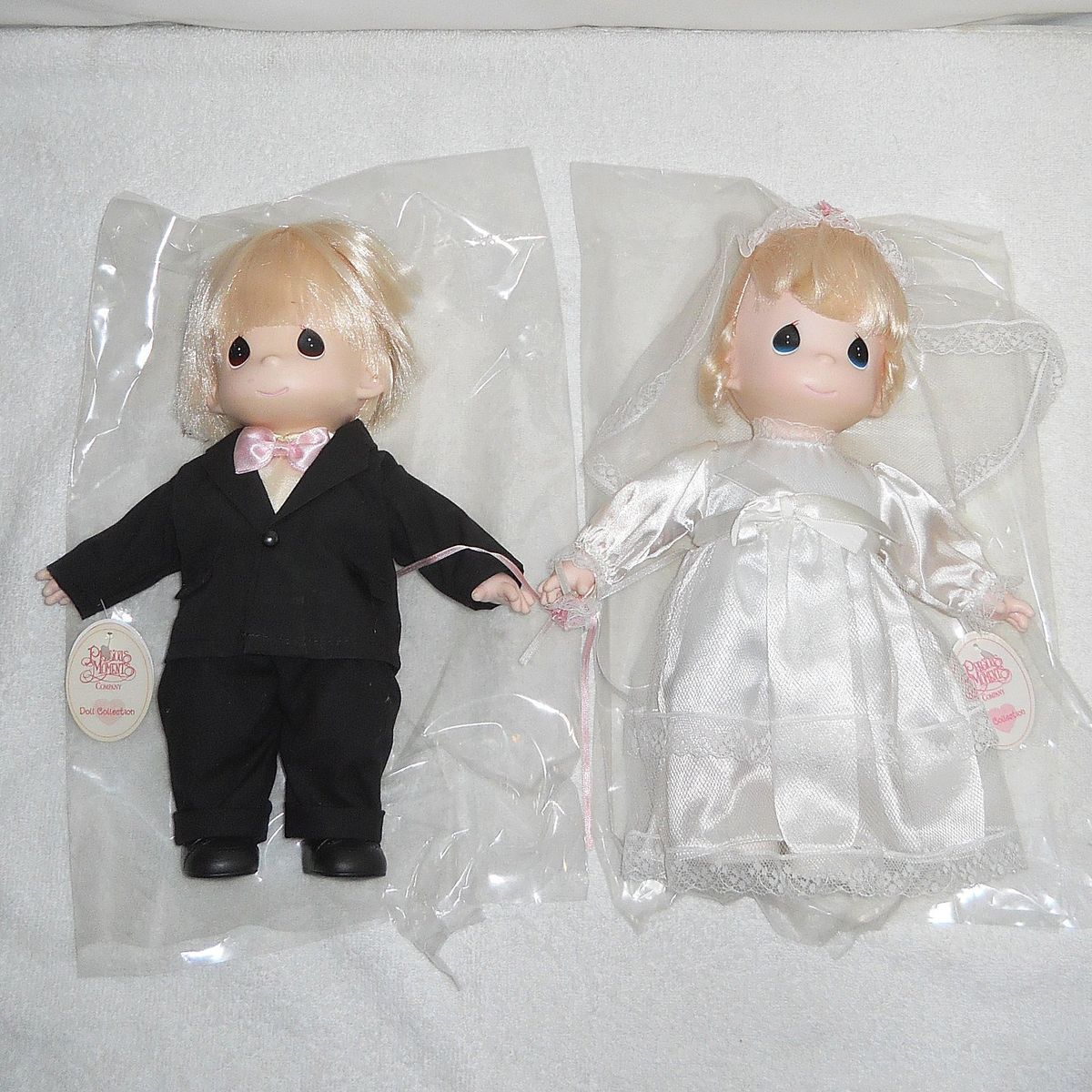 Lovely Pair of Vintage Bride Groom Precious Moments Dolls