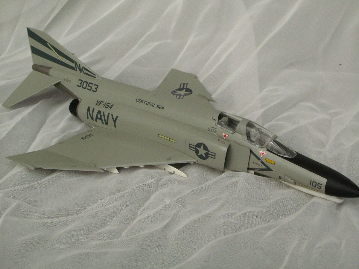 Built McDonnell Douglas F 4 Phantom Aircraft 1 72 Scale Plastic Model