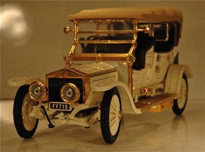 Franklin Mint 1911 Rolls Royce Tourer   White w/Gold Pin Striping with