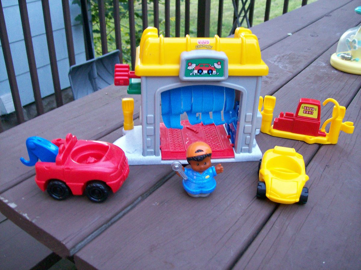 Fisher Price Little People Car Wash Tow Truck